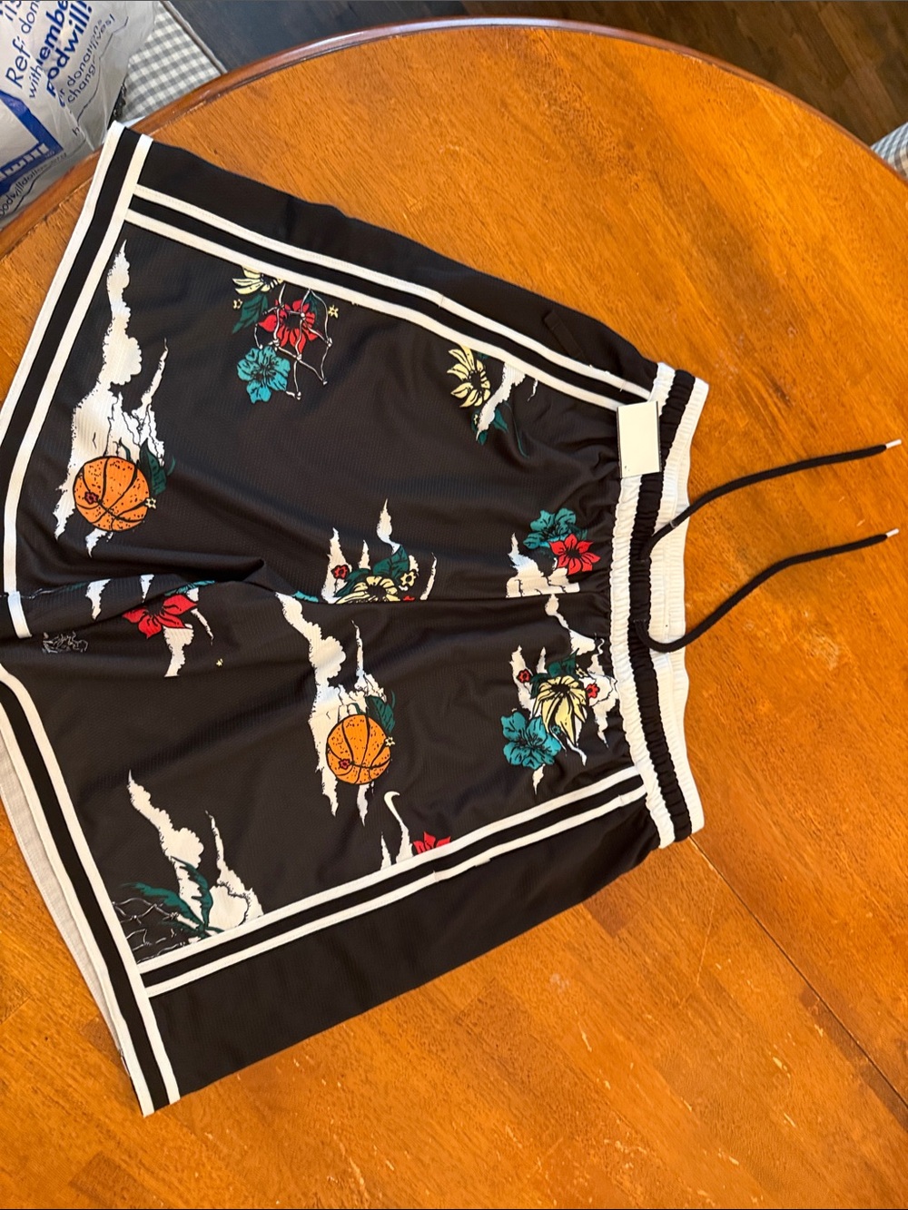 Nike Black Floral Athletic Shorts with White Stripes xl - Picture 4 of 5